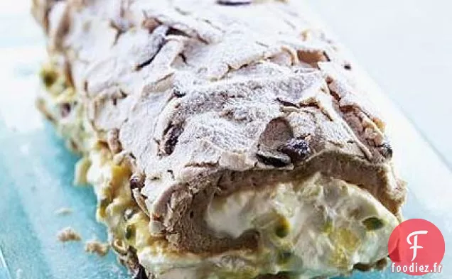 Roulade de pavlova à la mangue et aux fruits de la passion