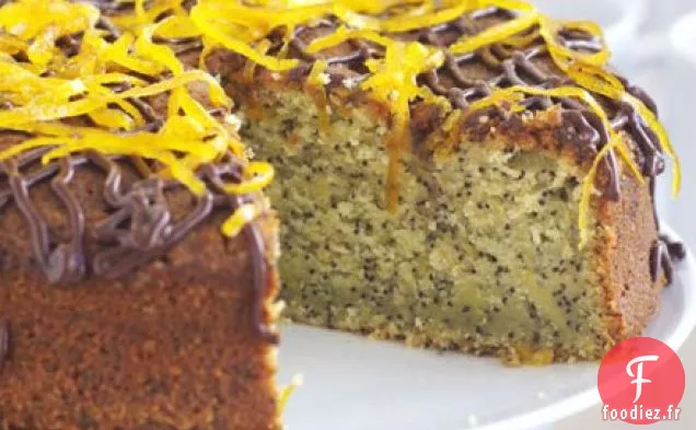 Gâteau aux graines d'orange et de pavot avec sauce au chocolat