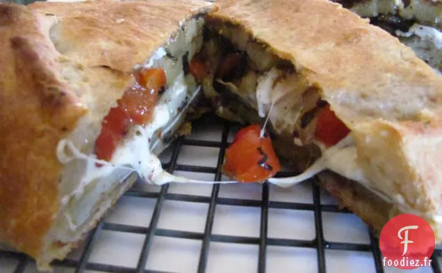 Pain Farci Aux Aubergines Grillées, À L'Oignon Et Au Poivron Rouge