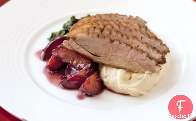 Magret de canard rôti à la sauce aux prunes