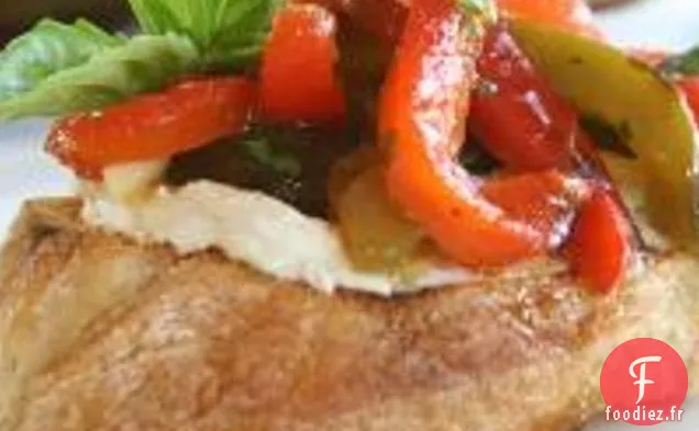 Bruschetta Au Poivron Rouge Rôti Et Au Fromage De Chèvre