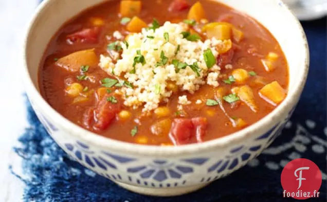Soupe marocaine aux tomates et pois chiches au couscous