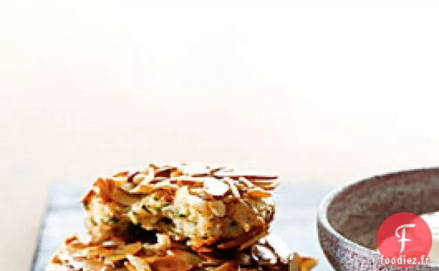 Gâteaux aux Crevettes en Croûte d'Amandes avec Mayonnaise au Citron et au Soja