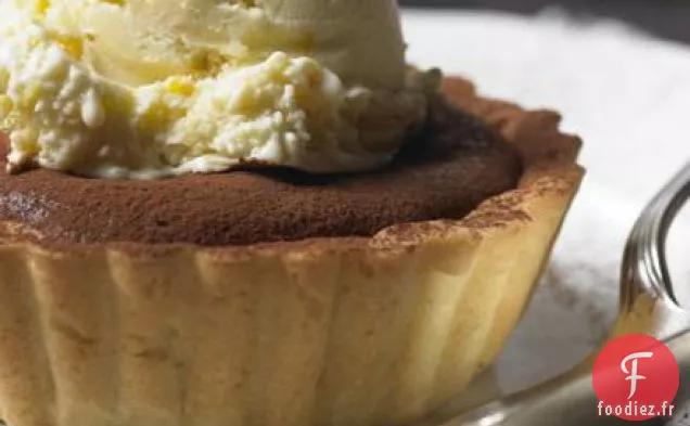 Tartes chaudes choc-orange avec glace à l'orange