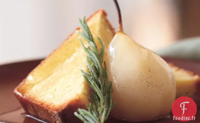 Gâteau à la Farine de Maïs avec Sirop de Romarin, Poires Pochées et Romarin Confit