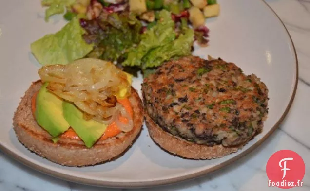 Hamburgers Aux Haricots Noirs Avec Sauce Au Poivron Rouge Fumé