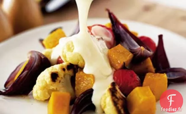 Légumes d'hiver rôtis à la sauce à fondue