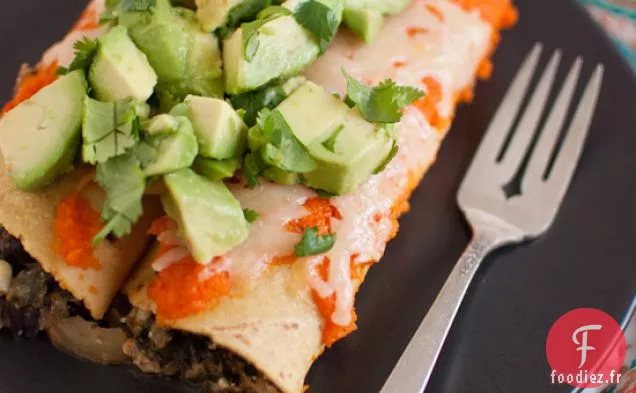 Enchiladas de Haricots Noirs avec Sauce au Poivron Rouge Rôti