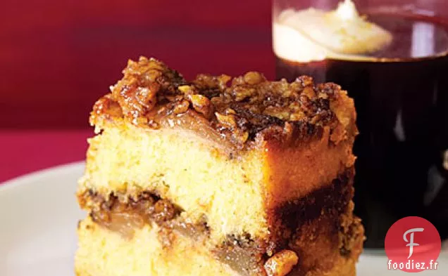 Gâteau au Café à la Crème Sure à l'Envers avec des Poires Rôties au Xérès