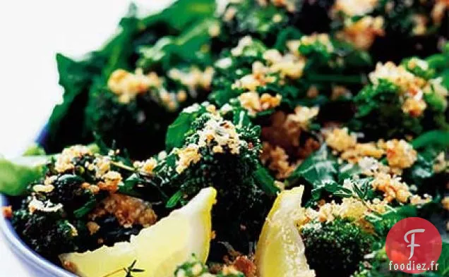 Brocoli germé violet avec Parmesan et miettes d'herbes