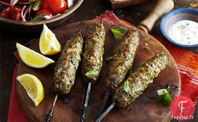 Koftas d'agneau épicés à la menthe et salade de tomates