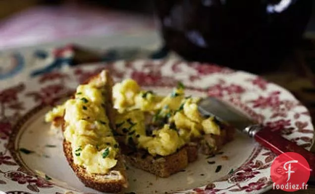 Relish pour messieurs et œufs brouillés