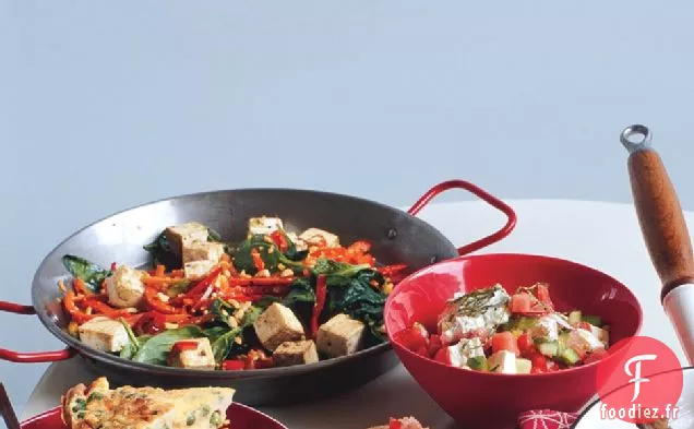 Tofu Thaï Épicé Aux Poivrons Rouges Et Arachides