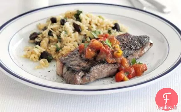 Steak avec riz épicé et haricots