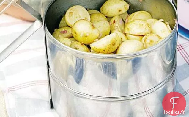 Salade de pommes de terre avec vinaigrette à l'oignon doux