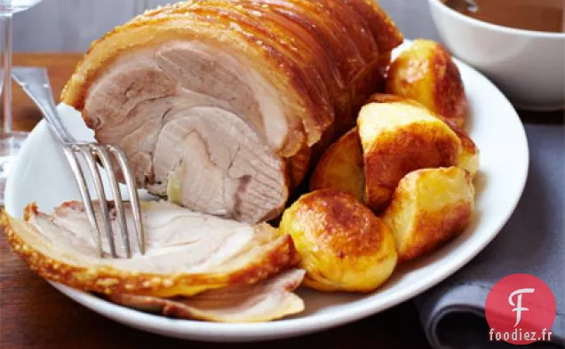 Longe de porc rôtie aux herbes avec sauce aux pommes et au cidre