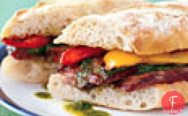 Sandwichs au Steak grillé avec Chimichurri et Poivrons