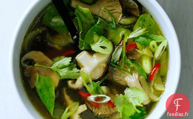 Soupe aux Champignons Aigre-Chaude avec Bok Choy
