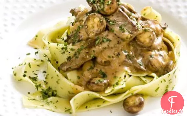 Stroganoff de boeuf aux pâtes aux herbes