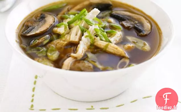 Bouillon de poulet thaï et champignons