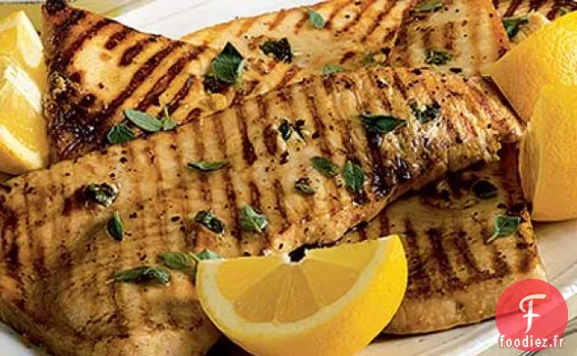 Pesce spada steccato e grigliato (espadon clouté à l'ail et à la menthe)