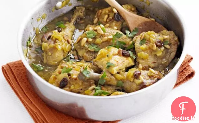 Poulet au safran, raisins secs et pignons de pin