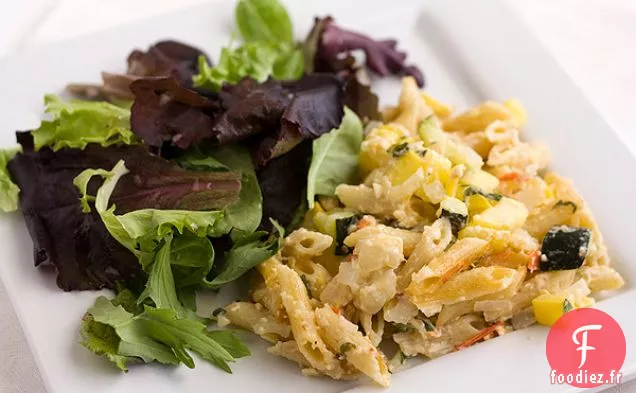 Pâtes Cuites Au Four Avec Des Légumes D'Été