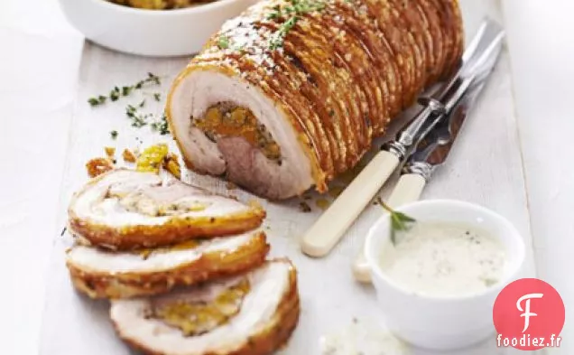 Poitrine de porc roulée avec farce aux abricots aux herbes et au miel