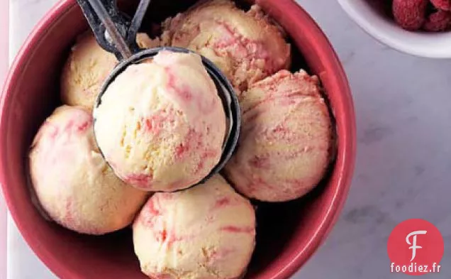 Crème glacée ondulée aux framboises