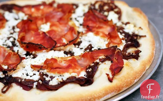 Pizza À La Ricotta Fraîche Et À L'Oignon Rouge