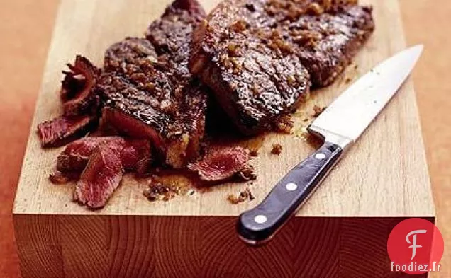 Steak grésillant avec marinade à l'échalote