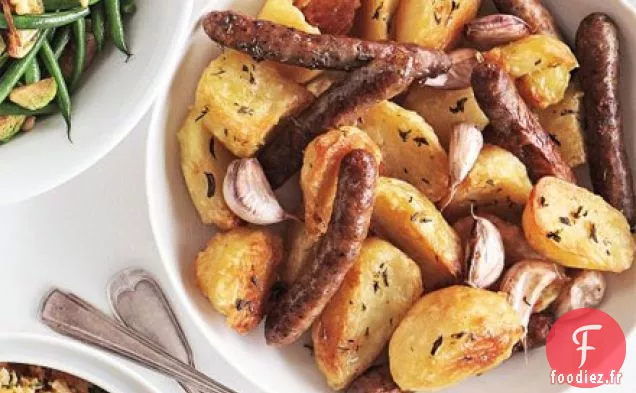 Pommes de terre rôties au romarin et à l'ail avec chipolatas