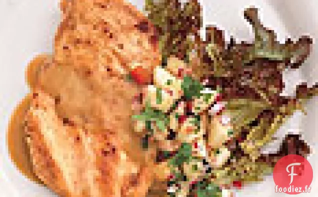 Poitrines De Poulet Sautées Avec Salsa À La Poire, Au Poivron Et À La Coriandre