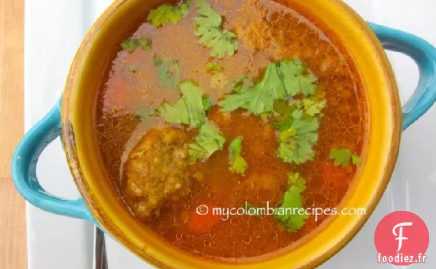 Sopa de Estrellitas con Albóndigas (Soupe de Pâtes et Boulettes de Viande)