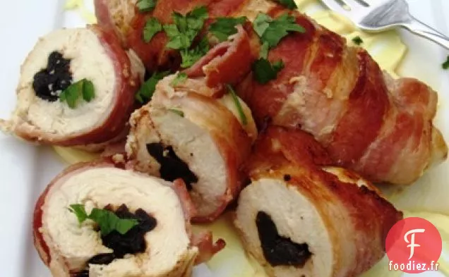 Rouleaux de Poulet au Bacon farcis aux Pruneaux (Envueltos de Pollo, Tocineta y Ciruela)