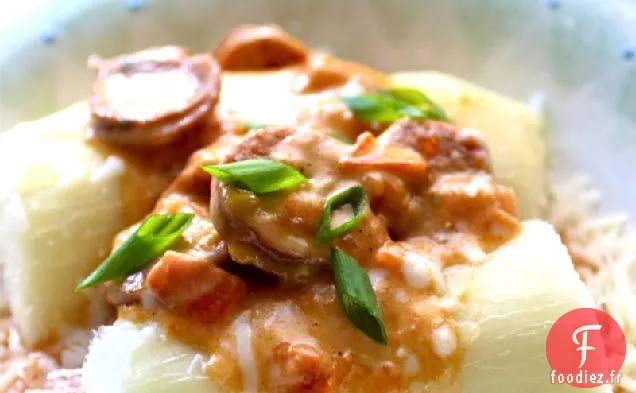 Yuca Chorriada con Chorizo (Manioc au Chorizo et Sauce au Fromage)