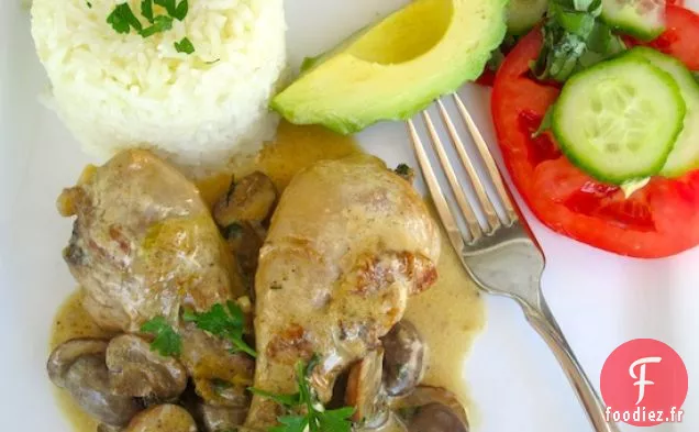 Poulet à la Sauce aux Champignons (Pollo con Salsa de Champiñones)