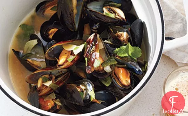 Moules au Bouillon Fumé Poblano-Coriandre