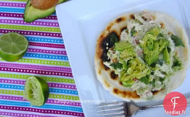 Arepa Reina Pepiada (Arepa avec Poulet Râpé et Avocat)