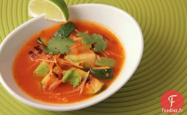 Soupe De Tomates Et légumes Rôtis Aux Pâtes Dorées