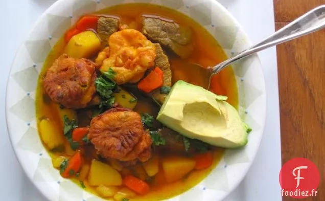 Sopa de Torrejas (Soupe Colombienne au Bœuf et aux Beignets)