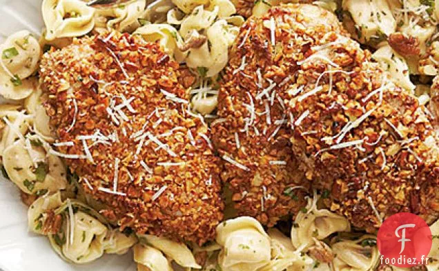 Poulet en Croûte de Pacanes et Tortellinis avec Sauce au Beurre aux Herbes