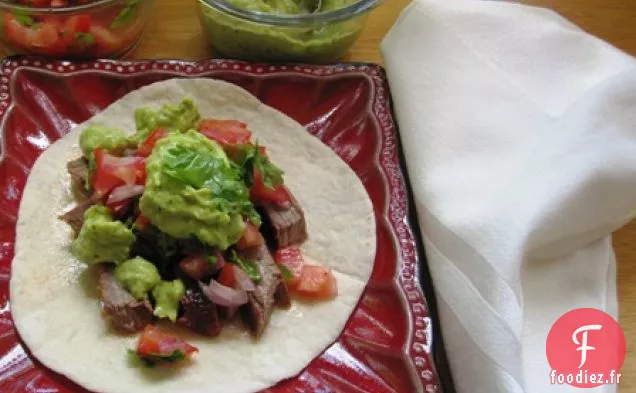 Tacos de Bœuf à la Sauce à l'Avocat (Tacos de Carne con Salsa de Aguacate)