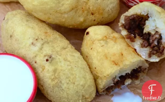 Carimañolas de Carne y de Queso (Yuca Farci à la Viande et au Fromage)