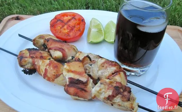 Chuzos de Pollo con Tocineta (Brochettes de Poulet et Bacon)