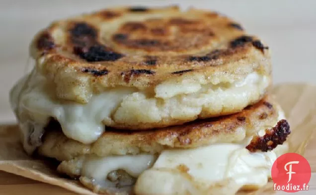 Galettes de Maïs Farcies au Fromage (Arepas Rellenas de Queso)
