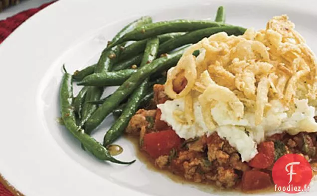 Casserole de Pommes de Terre en Purée et Saucisse Garnie d'oignons