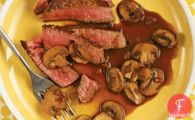 Filet de Bœuf Sauce aux Champignons et au Vin Rouge