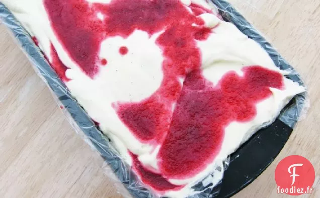 Crème Glacée Ondulée aux Framboises et au Chocolat Blanc (pas de baratte)