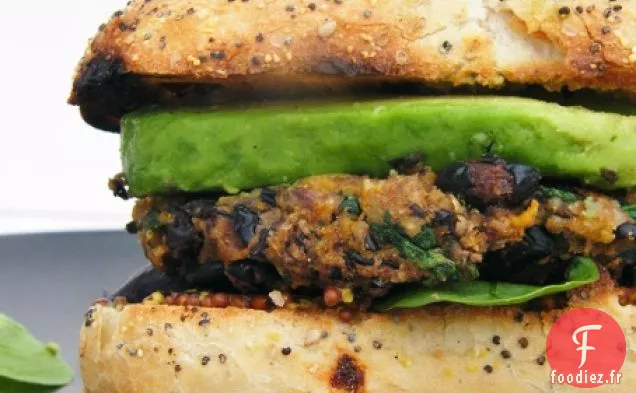 Burgers de Haricots Noirs Épicés Cajun et Patates Douces